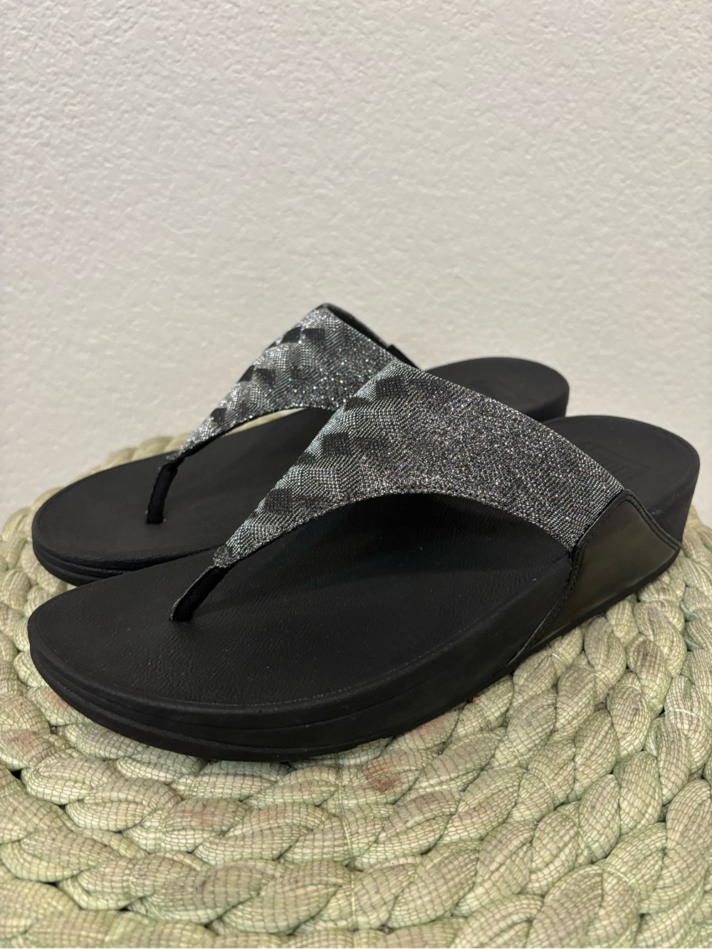 FitFlop Women's Lulu Glitz Toe-Post Sandal All Black Comfort Thong Sandals
